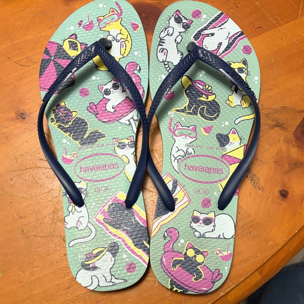Havaianas Pets Cats Mint Flip Flops with Navy Straps and Pink Cat Print